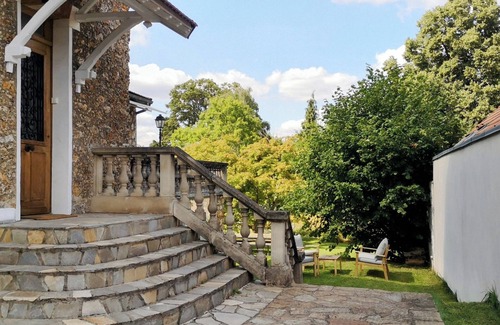 Velizy-Villacoublay House | Charming century-old millstone house. Versailles 15 minutes away, Paris 30 minutes.