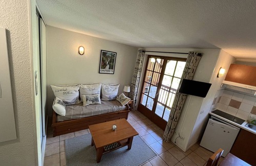 Cauterets Apartment | Charming Chalet for 4 in Cauterets with Balcony and Welcome Gift