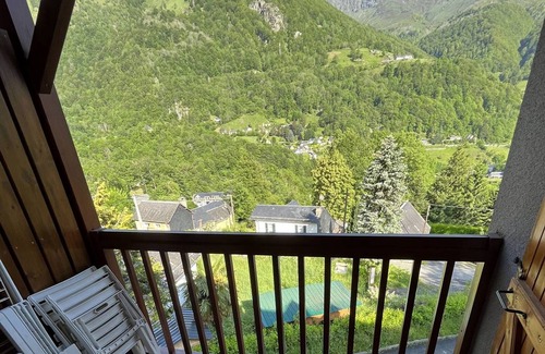 Cauterets Apartment | Charming Chalet for 4 in Cauterets with Balcony and Welcome Gift