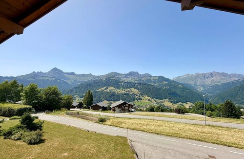 Crest-Voland Ski Chalet | Charming chalet with sauna and mountain views