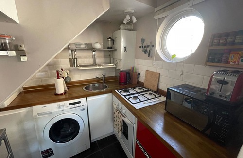 Brixton Apartment | Charming & Characterful 2 Level Flat | Herne Hill