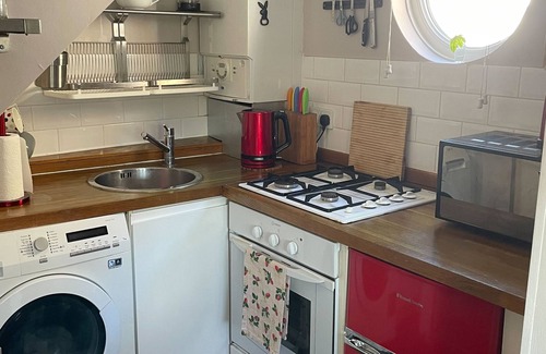 Brixton Apartment | Charming & Characterful 2 Level Flat | Herne Hill