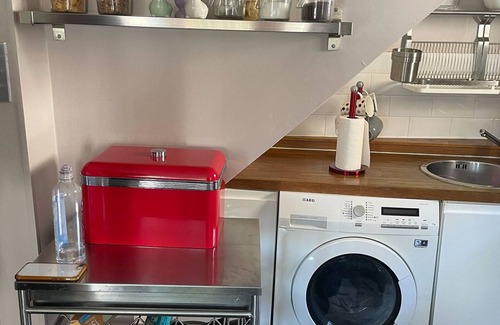 Brixton Apartment | Charming & Characterful 2 Level Flat | Herne Hill
