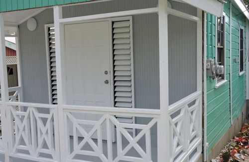 Merlin Bay House | Charming Coast Cottage, 5 minutes walk to beach