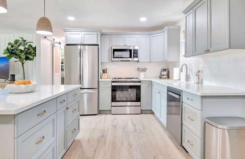 Palm Harbor House | Charming Coastal Home Near Top Rated Beaches - Hot Tub, Fire Pit, Bikes