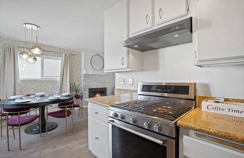 Faircrest Heights Condo | Charming Condo in the Pico-Robertson area of LA/2-bed + 2.5 Bath/2 Parking spots