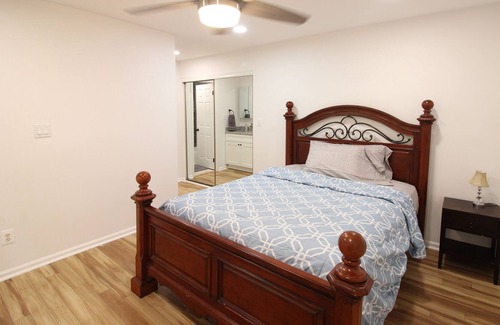 West Falls Church Condo | Charming Condo With Lakeside View