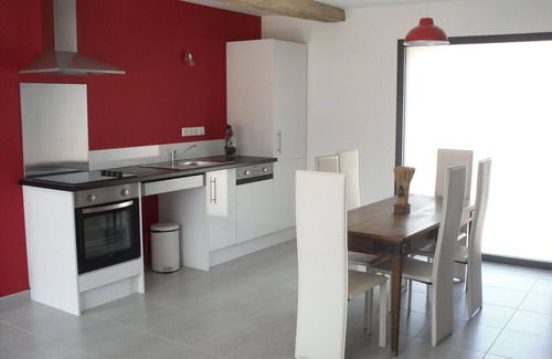 Moutiers Cottage | Charming Contemporary Farm Gîtes in Scenic Beauce Village, Private Garden & Parking