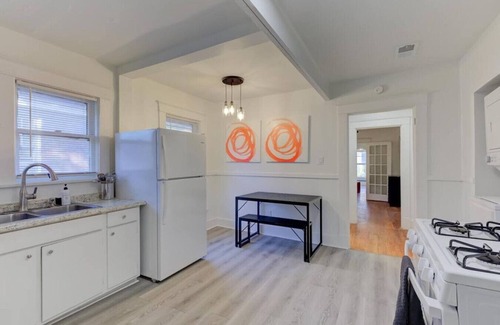 Cooper-Young Historic District Apartment | Charming Cooper-Young Flat in the Heart of Memphis