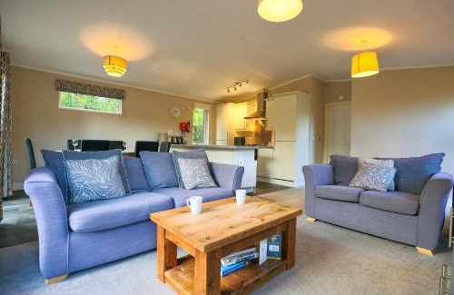 Liverton Villa | Charming Copse Corner Lodge - Spa Resort - Devon