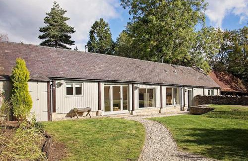 Churchill House | Charming Cotswold Barn, Near Diddly Squat, Soho Farmhouse