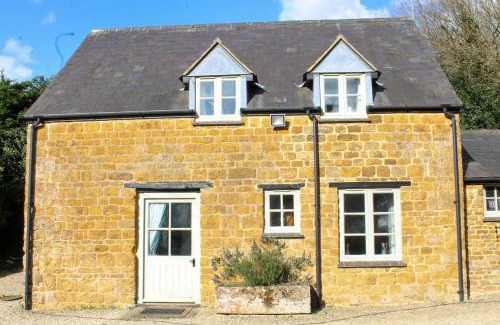 Middleton Cheney House | Charming Cotswold stone cottage in the Oxfordshire countryside