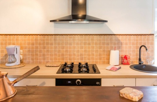 Montaigu-les-Bois Cottage | Charming Cottage with Garden, BBQ, and WiFi in Peaceful Normandy Setting
