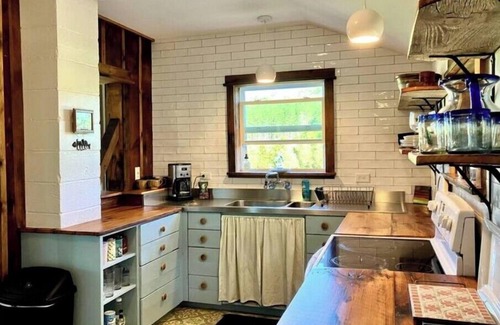 Luray House | Charming cottage at the foot hills of the Shenandoah National Park