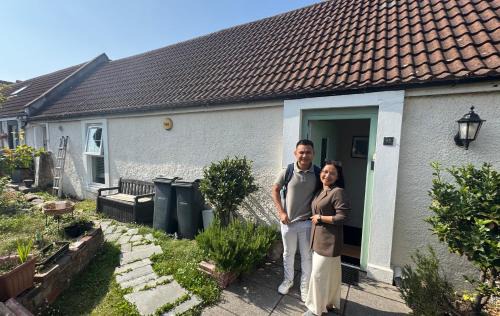 Gilmerton Bed & Breakfast | Charming Cottage For Share ,Private Double Room , Fast Fibre Optik Int, Free Parking, Garden