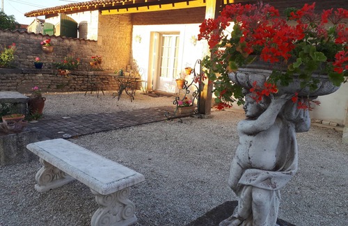Cherbonnieres Cottage | Charming cottage with all comfort in the heart of the Saintonge Dorée. Heated swimming pool