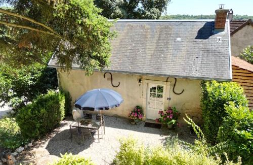 Mont-Saint-Jean House | Charming Cottage in Chateau les Roches gardens