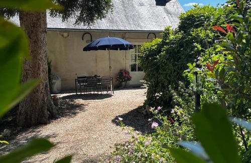 Mont-Saint-Jean House | Charming Cottage in Chateau les Roches gardens