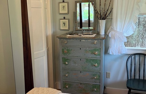 Chilmark Cottage | Charming cottage in bucolic Chilmark. Minutes to Menemsha harbor.