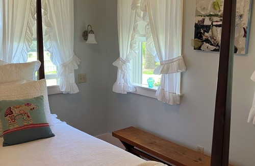 Chilmark Cottage | Charming cottage in bucolic Chilmark. Minutes to Menemsha harbor.