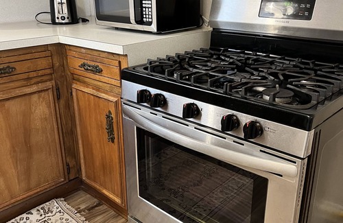Crowley House | Charming cottage in downtown historic district