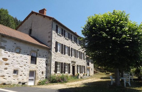 Lorcieres Cottage | Charming cottage in Lorcières with TV, BBQ, and pet-friendly