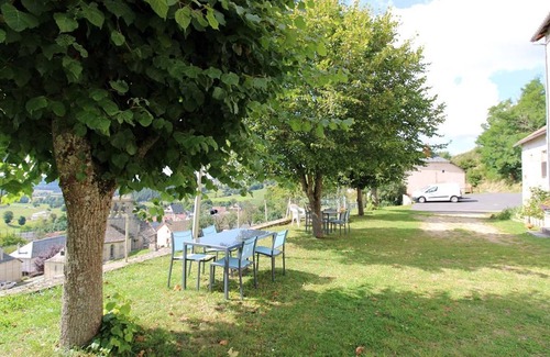 Lorcieres Cottage | Charming cottage in Lorcières with TV, BBQ, and pet-friendly