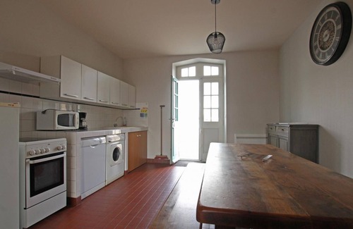 Periers Cottage | Charming Cottage in Périers - Sleeps 4, WiFi, Pet-Friendly, Close to Sports Amenities and Museums