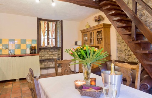 Vireux-Wallerand Cottage | Charming cottage in the middle of the woods