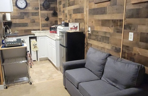 Cottonwood Cottage | Charming cottage in serene Cottonwood with AC, WiFi.