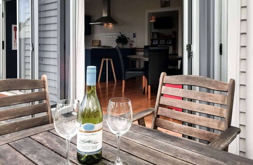 New Plymouth Cottage | Charming Cottage Near Pukekura Park