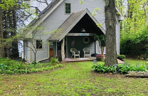 Climax Cottage | Charming cottage on quiet lake