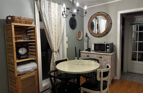 Shell Knob Cottage | Charming Cottage-Romantic-Table Rock Lake Views-Silver Dollar City-Hot Tub-WiFi