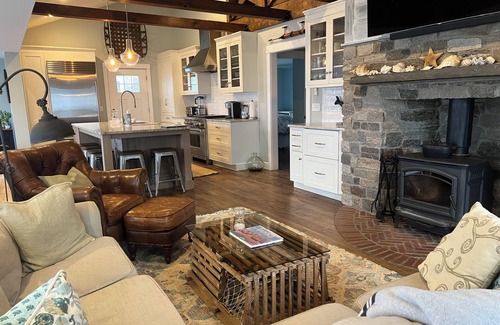 Great Neck Cottage | Charming Cottage Steps from Private Beach – Water Views & Little Neck Charm