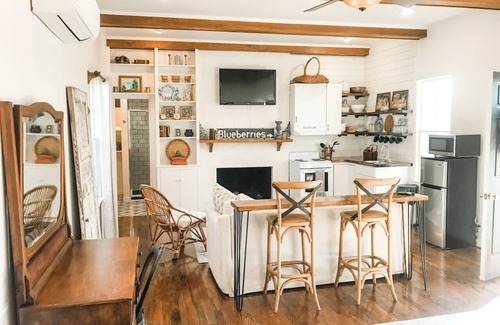 Columbia Cottage | Charming Cottage w/KING Bed - 1m To Downtown!