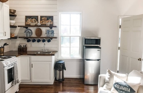 Columbia Cottage | Charming Cottage w/KING Bed - 1m To Downtown!