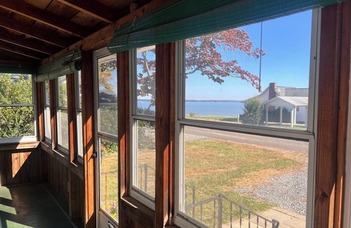 Fairview Beach Cottage | Charming Cottage with Potomac River Views