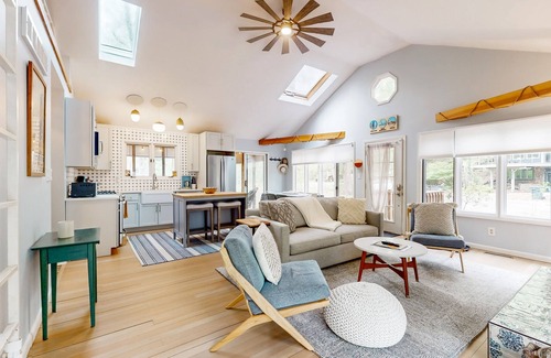 New Buffalo House | Charming cottage with gas grill, golf cart, central AC, washer/dryer