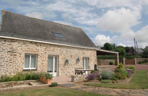Baubigny Cottage | Charming Cottage with Sauna, Game Room, and Garden near the Coast
