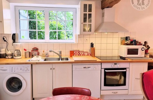 Boissets Cottage | Charming Cottage with Garden, Near Hiking Trails and Historical Sites