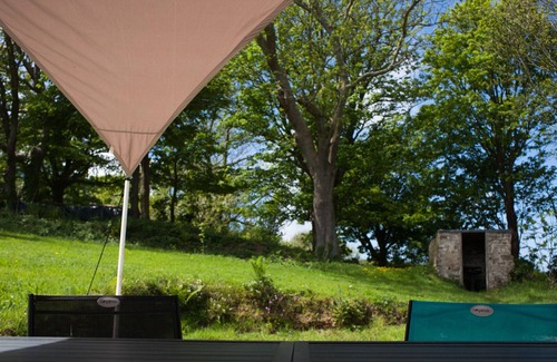 Eculleville Cottage | Charming Cottage with Patio, BBQ, WiFi & Scenic Views in La Hague
