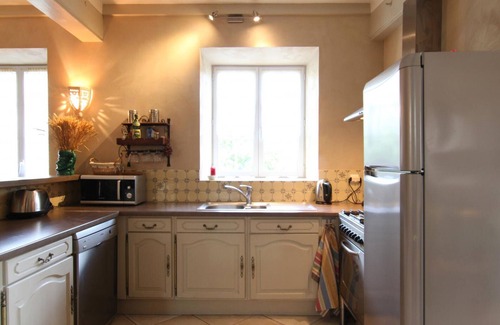 Valognes Cottage | Charming cottage with garden, pets allowed, parking and WiFi