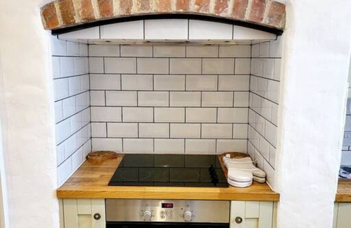 Launceston Cottage | Charming cottage with character features