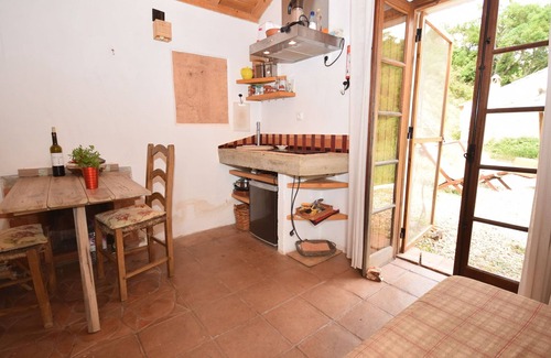 Troviscais Cottage | Charming Cottage with Garden