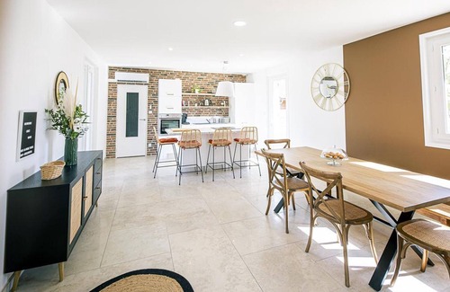 Saulcet Cottage | Charming Cottage with Spa, Terrace, and Garden in Historic Vineyard Region