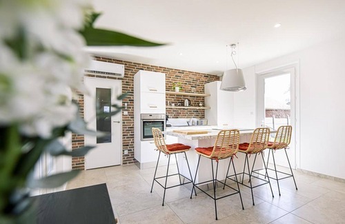 Saulcet Cottage | Charming Cottage with Spa, Terrace, and Garden in Historic Vineyard Region