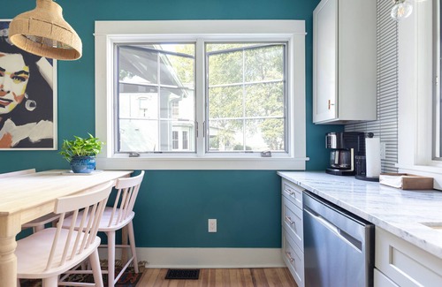 Port Ewen Cottage | Charming Cottage with Expansive Hudson River Views
