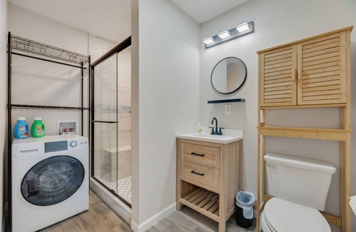 Denton Cottage | Charming cottage with WiFi and AC in phenomenal Denton