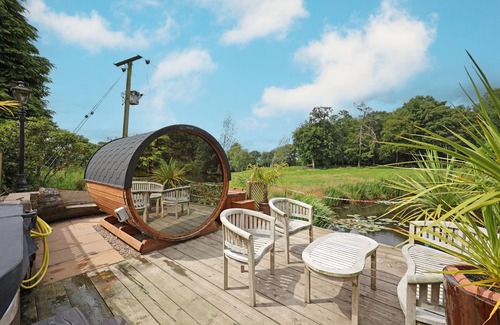 Forsbrook Cottage | Charming Country Cottage Retreat with Hot tub/Sauna/Cold Plunge Pool & Lake View