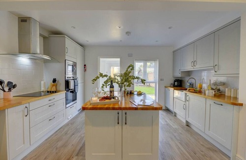 Kineton House | Charming Country Cottage near Cotswolds Sleeps 8 4 bathrooms Kineton Near M40 Gaydon - Inspire Homes